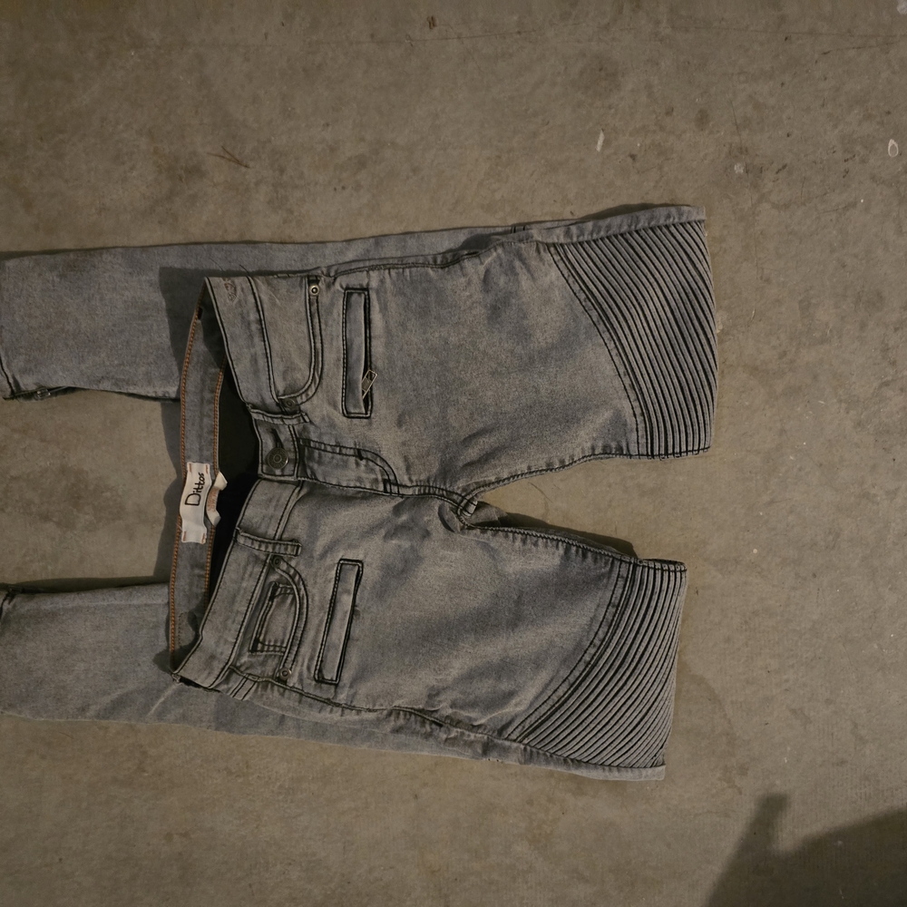 Dittos Gray Ankle Cropped Jeans with Moto-Style Panels